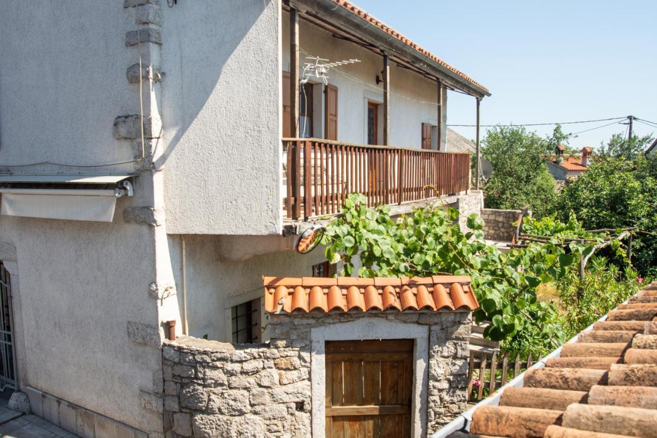 Apartma Na Skdnu Dutovlje Exterior photo