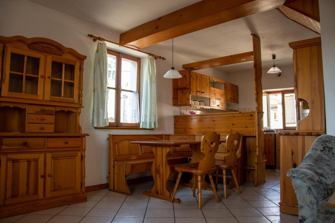 Apartma Na Skdnu Dutovlje Exterior photo